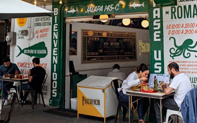 CULTURE CLASH: The Dining Etiquette Rules American Tourists Frequently Break in Mexico