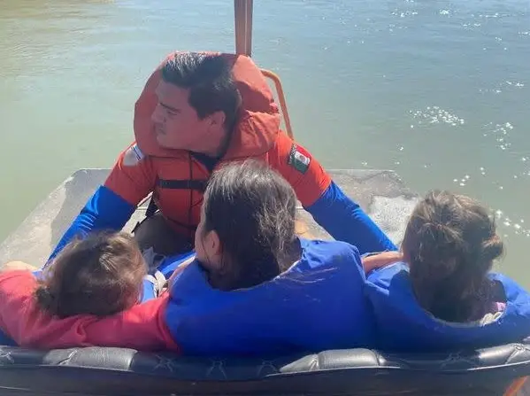 Salvadora girls at Rio Grande