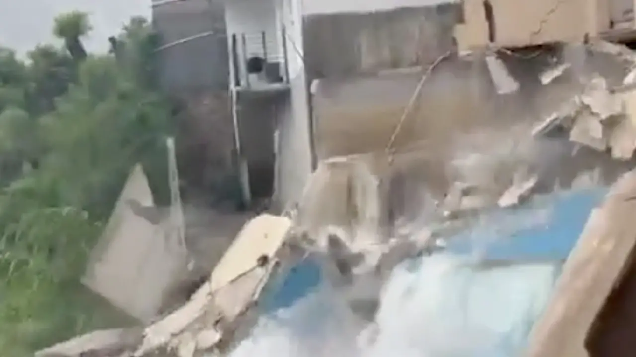 Pool in Acapulco collapses due to Hurricane John